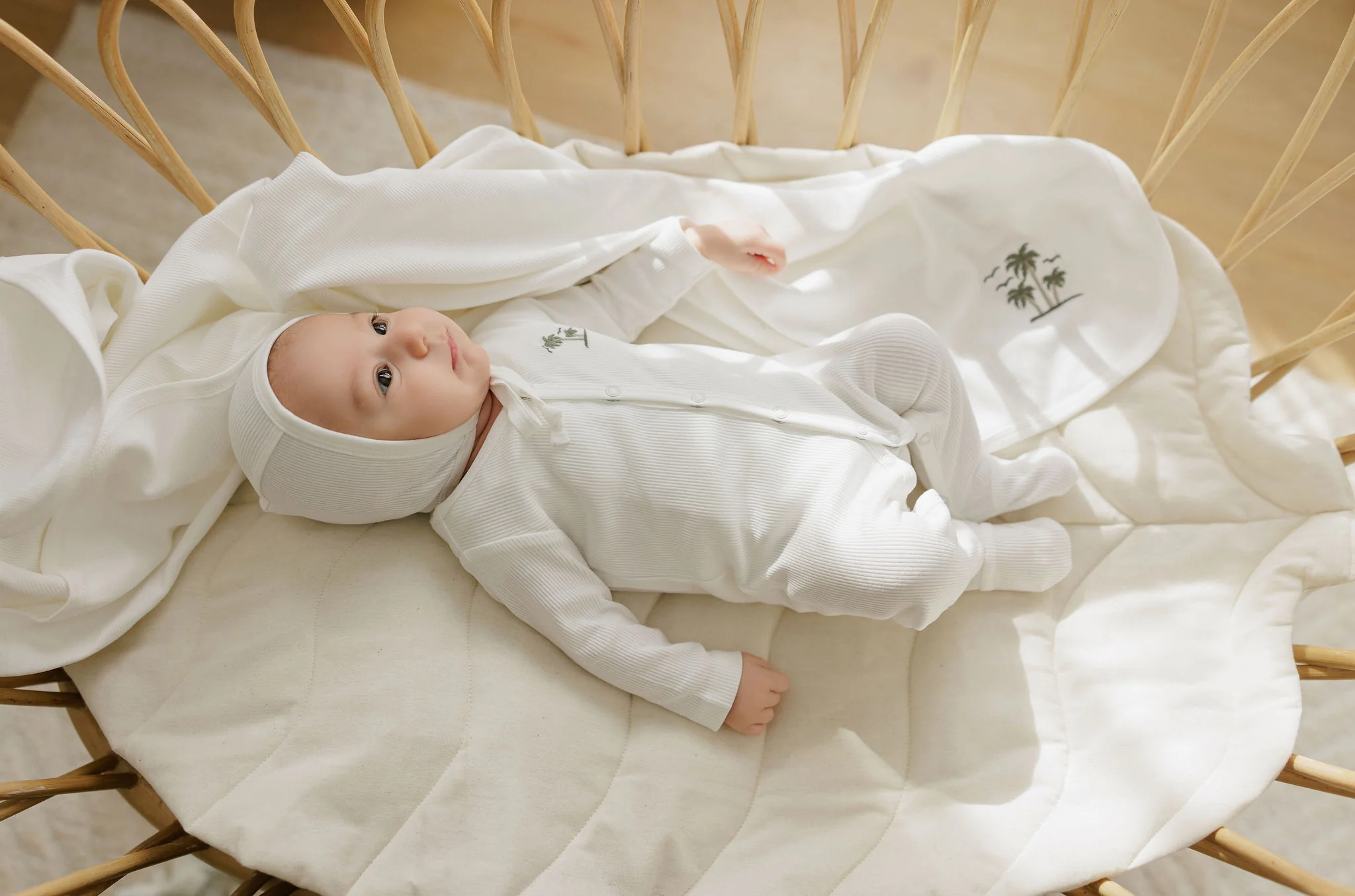 ELYS & CO IVORY RIBBED PALM EMBROIDERED FOOTIE + BONNET - Image 2