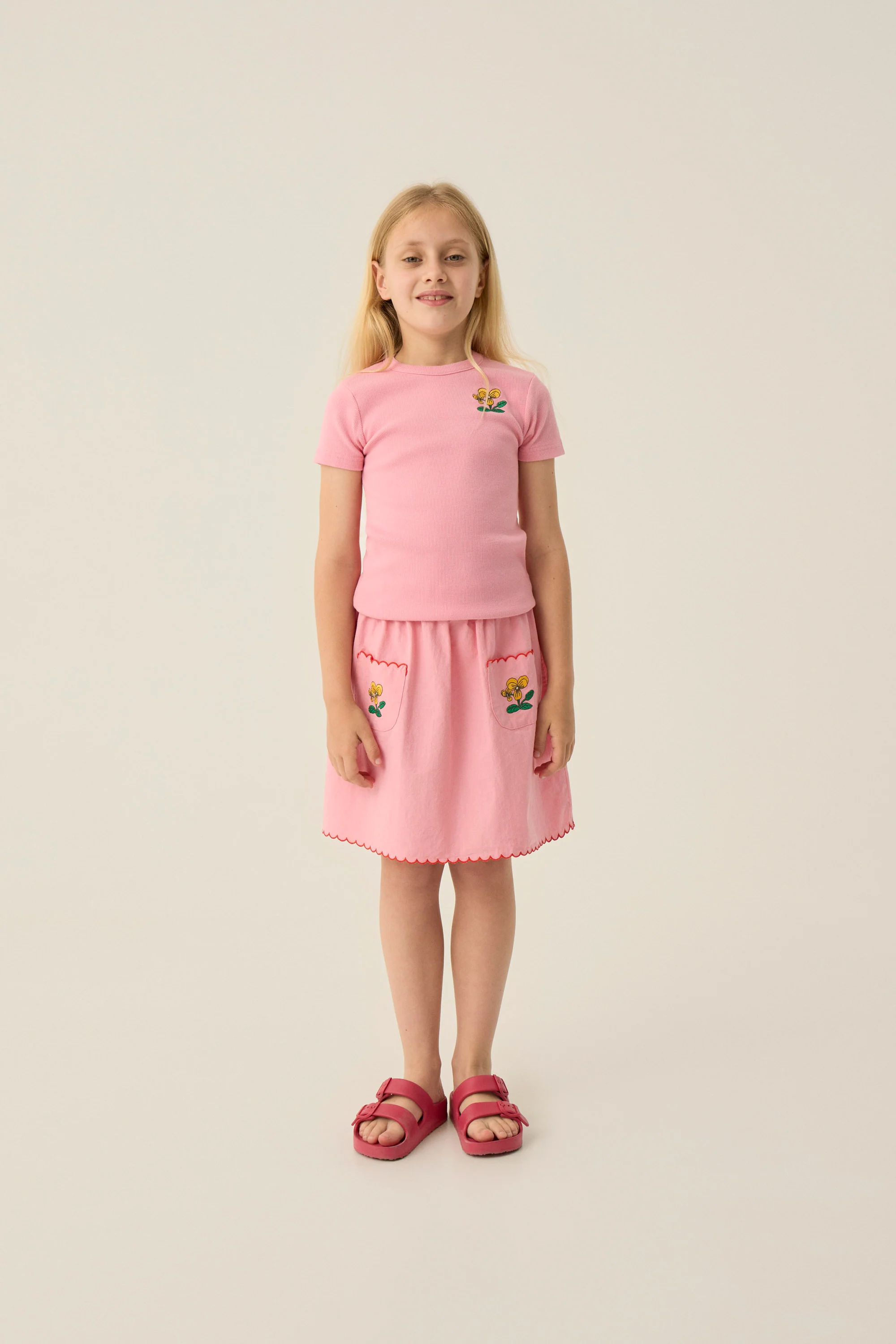 THE CAMPAMENTO PINK FLOWER PATCH TEE [FINAL SALE] - Image 2